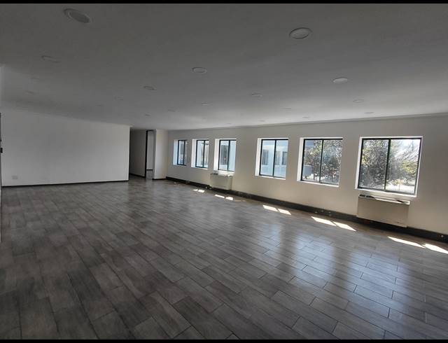 198M² OFFICE TO LET IN BRYANSTON